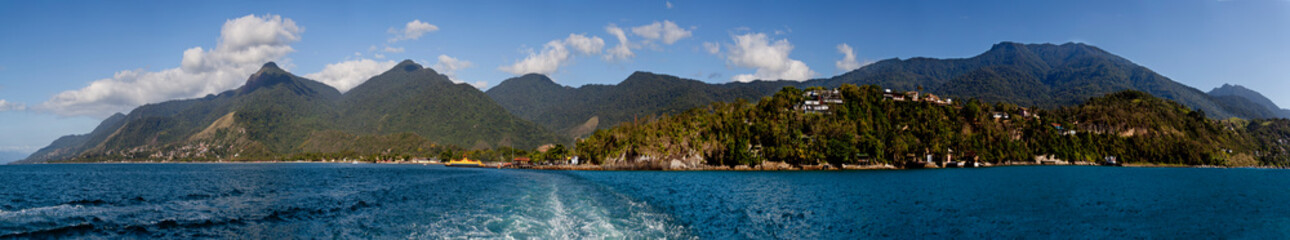 Fototapeta na wymiar Tropical Island and seaside panoramic views