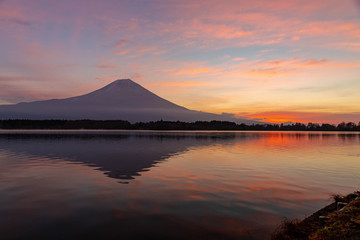 朝焼の富士山と田貫湖