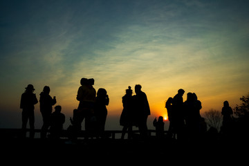 Fototapeta na wymiar Silhouette, tourists who come to see the sunrise.