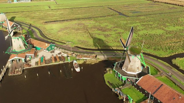 Vuelo entre Molinos en Amsterdam