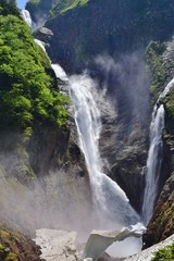 Obraz premium Fresh green scenery at Shomyo falls in Tateyama, Japan