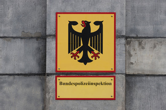 bundespolizeiispektions schild an einem geb&auml;ude