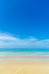 Fototapeta na wymiar Blue sky Wave & Sand beach