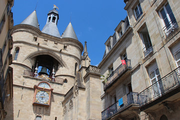 Fototapeta na wymiar bell gate in bordeaux (france)