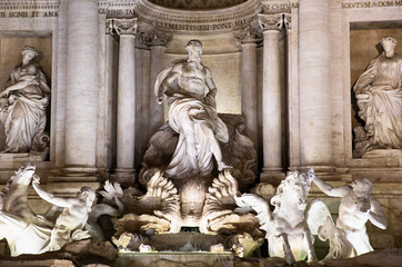 Fototapeta na wymiar marble sculptures of the Trevi Fountain