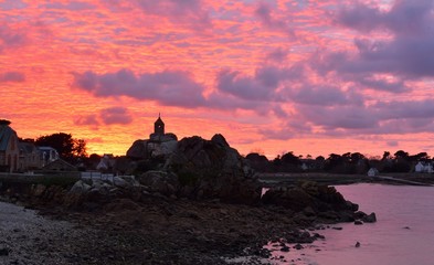 Fototapeta na wymiar beautiful sunset at Port-Blanc Penvenan in Brittany. France