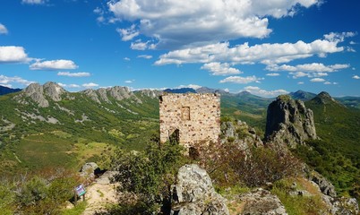 Fototapeta na wymiar Vistas desde lo alto de Cabañas del Castillo en las Villuercas de Extremadura