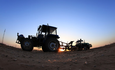 Obraz premium The tractor in farmland farming