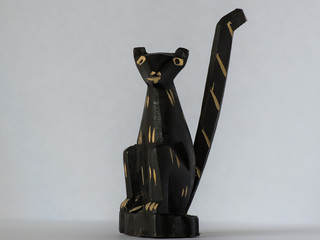 Small handcrafted wooden lemur figurine from Madagascar © Grzegorz