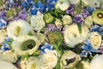 White and blue wedding flowers