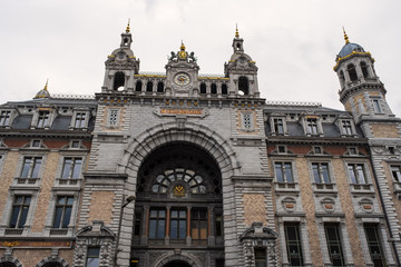 Fototapeta na wymiar Fassade des Hauptbahnhofs von Antwerpen/Belgien