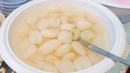 dessert rambutan in syrup