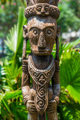 Statue eines Eingeborenen auf Lombok, Indonesien