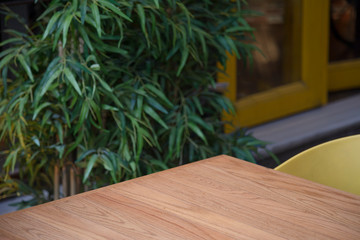 An empty table at the restaurant