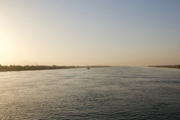 Naklejka premium Sunset viewed from across a river