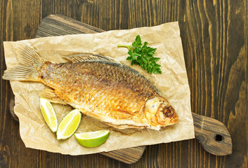 Fried carp with onions and white sauce.