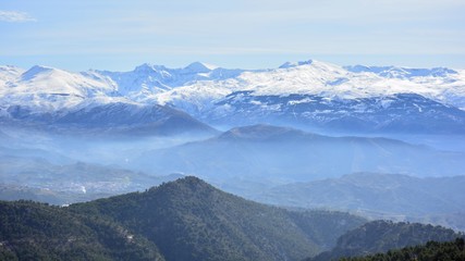 Monta&ntilde;as de Sierra Nevada en Granada, Espa&ntilde;a