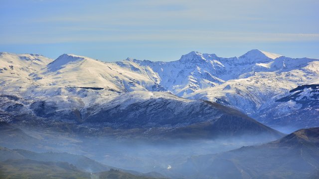 Monta&ntilde;as de Sierra Nevada en Granada, Espa&ntilde;a
