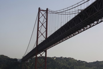 abril 25 bridge lisbon