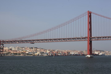 ponte 25 de abril lisbon