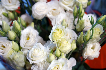 bouquet of white roses and eustoma