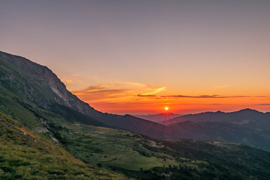  Dawn in the Sibillini Mountains National Park. 