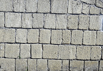 Muro di mattoni irregolari