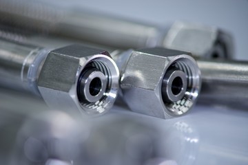 Stainless steel pressure hose with screw connection.