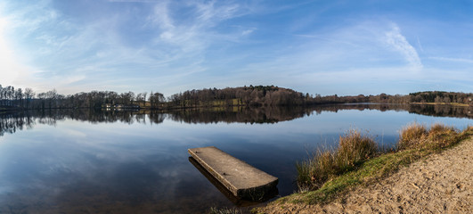 Seilhac (Corrèze, France) - Vue panoramique du lac de Bournazel