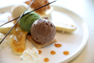banana split sundae ice cream