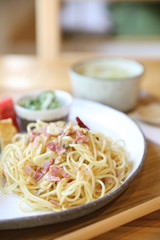 Spaghetti with mussels and ham in japanese style