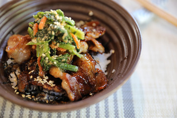 Grilled pork bowl japanese buta donburi on wood background