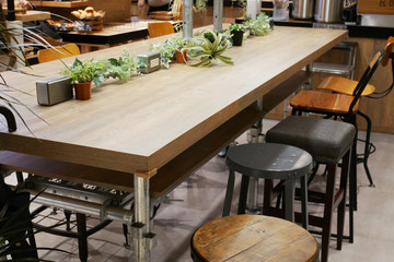 カフェのカウンターテーブルの風景