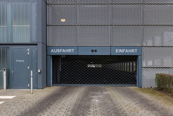 Fototapeta premium Parkdeck Einfahrt Ausfahrt