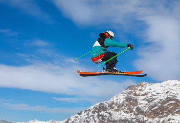 Extreme freestyle ski jump