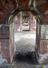 Torbögen in der Vauban-Festungsmauer in Neuf-Brisach