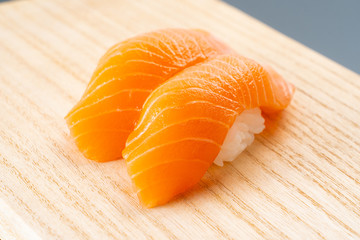 サーモン　寿司