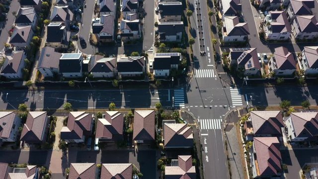 ソーラーパネルのある家