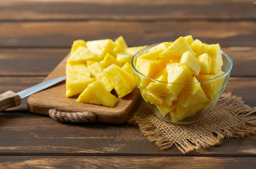 fresh pineapple pieces on wooden surface