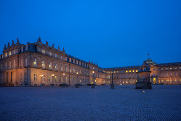 Fototapeta na wymiar Neues Schloss in Stuttgart am Abend
