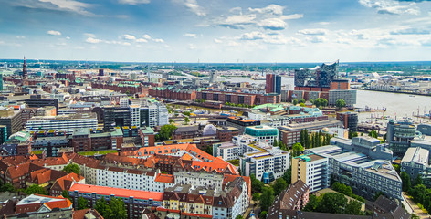 Hamburg Luftausnahme mit Elbphiharmonie und Hafencity