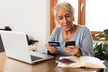 woman buying with credit card online