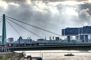 K&ouml;ln Deutzer Br&uuml;cke Rheinauhafen