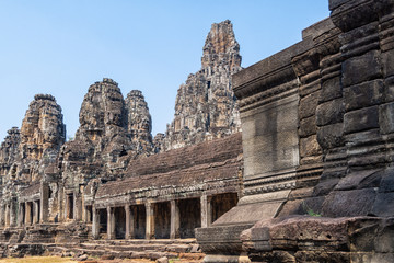 Fototapeta na wymiar Die Tempelanlage Bayon in Kambodscha mit ihren Gesichtertürmen