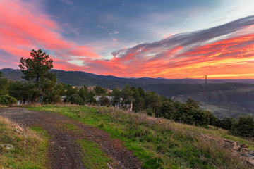 Obraz premium Amanecer en el Poblado del Atazar. Madrid. España. Europa.