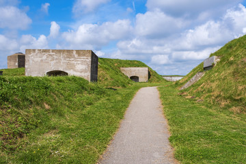 Fototapeta na wymiar Bunker im Hafenbereich von Hellevoetsluis/NL