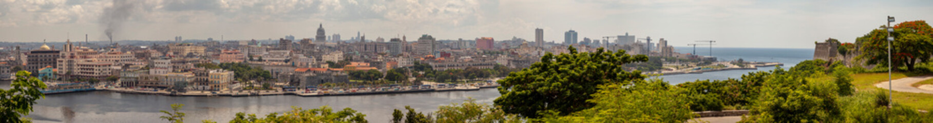 Fototapeta na wymiar Panoramic photo of Havana Cuba