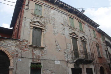 Fototapeta na wymiar old house in Verona Italy
