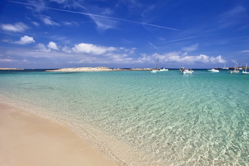 Aguas turquesas en la playa de Formentera