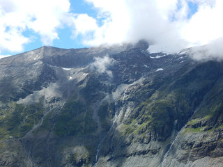 Naklejka na ściany i meble Berglandschaft in Österreich Alpen im Sommer 